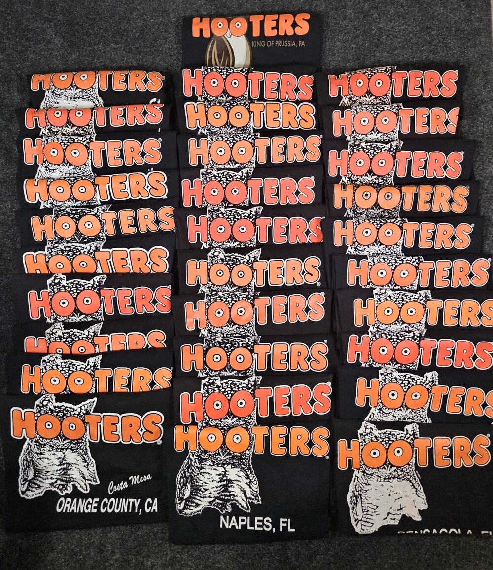 Lot Of 32 HOOTERS Shirts Retro Logo Y2K AAA Gildan Anvil Delta Florida, CA, more